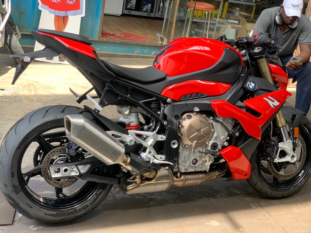 Moto S1000r