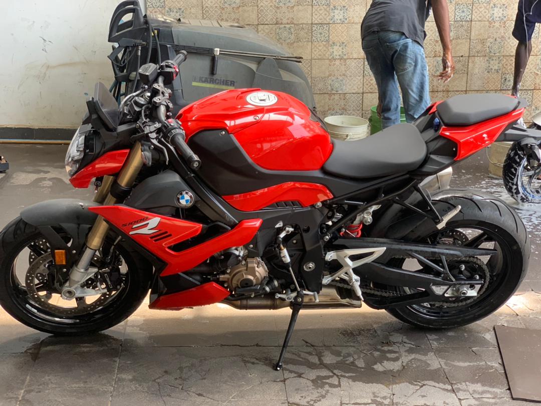 Moto S1000r